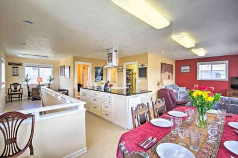 Waldport Townhome with Dog Run on Alsea Bay! House in Waldport