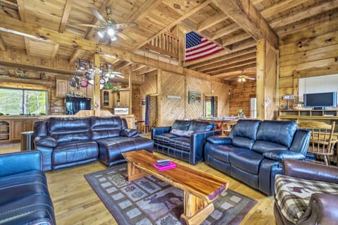 Spacious Cabin on Dale Hollow Lake with Hot Tub! Cabin in Tennessee