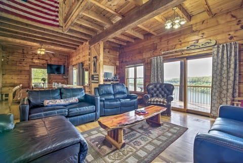 Spacious Cabin on Dale Hollow Lake with Hot Tub! Cabin in Tennessee