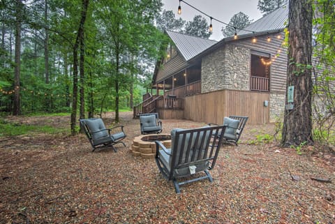 Large Upscale Cabin Hot Tub, Fire Pit, Pool Table Cabin in Broken Bow