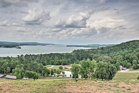 Guntersville Cabin with Lake Views! Cabin in Guntersville Lake
