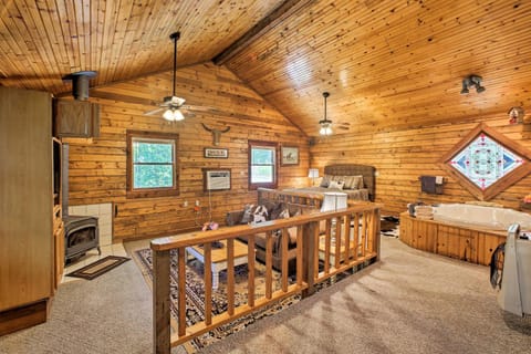 Secluded Studio 1 mi to Thorncrown Chapel House in Eureka Springs