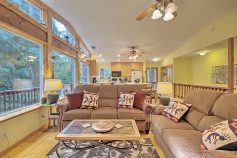 Walk to Big Trees State Park Cabin with Deck! Cabin in Dorrington