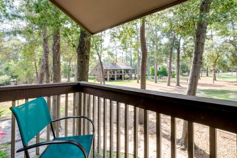 Golf, Swim and Dine! Condo with Lake Conroe Access Apartment in Lake Conroe