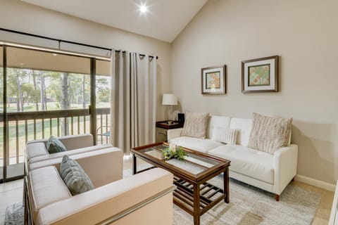 Golf, Swim and Dine! Condo with Lake Conroe Access Apartment in Lake Conroe