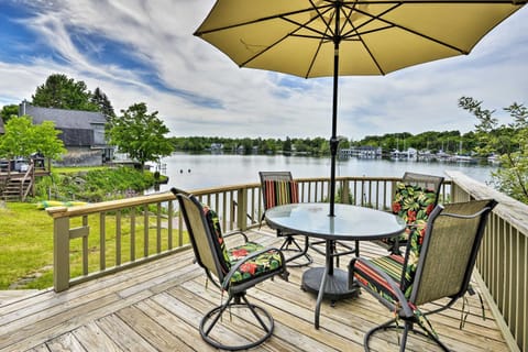 Family Cottage on Chaumont Bay, Walk to Downtown House in Chaumont