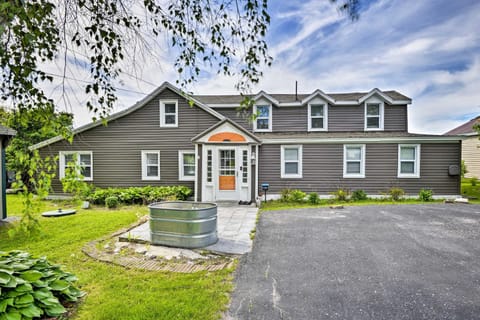 Family Cottage on Chaumont Bay, Walk to Downtown House in Chaumont