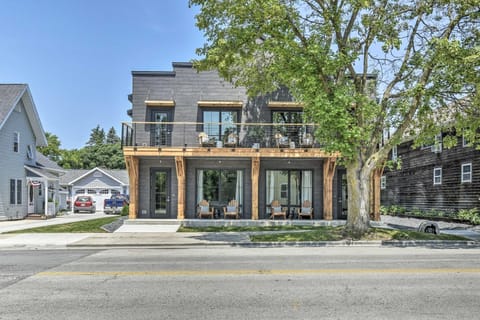 Modern Townhome with Deck - half Mi to Elkhart Lake! House in Elkhart Lake