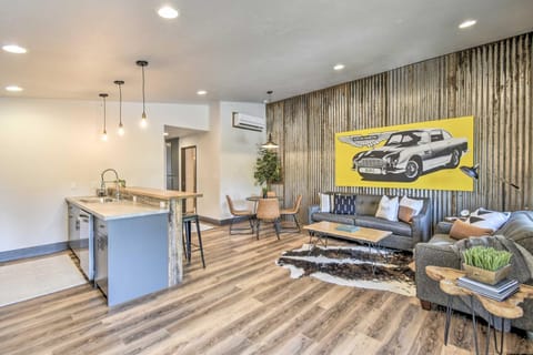 Modern Townhome with Deck - half Mi to Elkhart Lake! House in Elkhart Lake