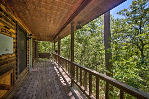 Eureka Springs Studio with Deck, Views and BBQ! Apartment in Eureka Springs