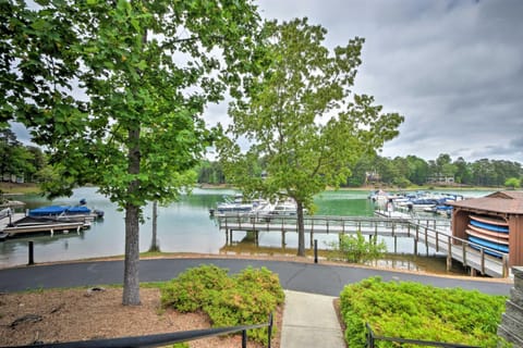 Condo on Lake Keowee with Resort Amenities and Pool! Apartment in Lake Keowee