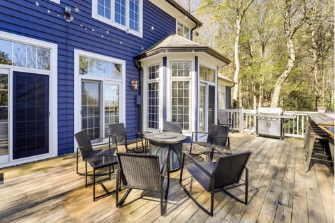 Boone Home with Fire Pit - Near App Ski and Sugar Mtn! House in Brushy Fork