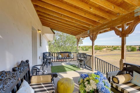 Retreat with Pond Access and Views in Temple House in Temple