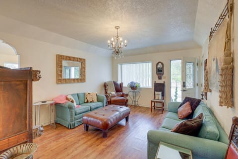 Retreat with Pond Access and Views in Temple House in Temple