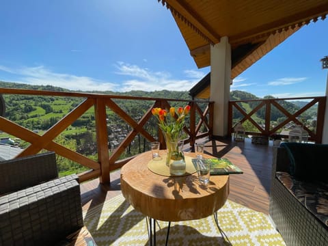 Balcony/Terrace, Mountain view