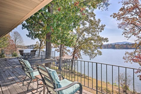 Hot Tub and Dock Lakefront Home in Hot Springs House in Rockwell