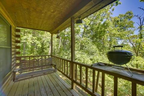 Secluded Studio with Deck about 8 Miles to Beaver Lake! House in Eureka Springs