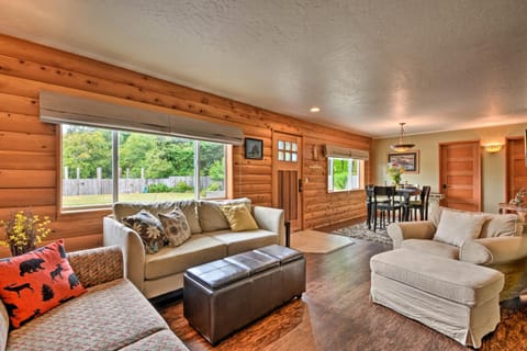 Gold Beach Apartment with Activities - 2 Mi to Ocean Apartment in Oregon