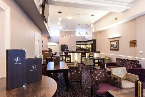 Restaurant/places to eat, Lounge or bar