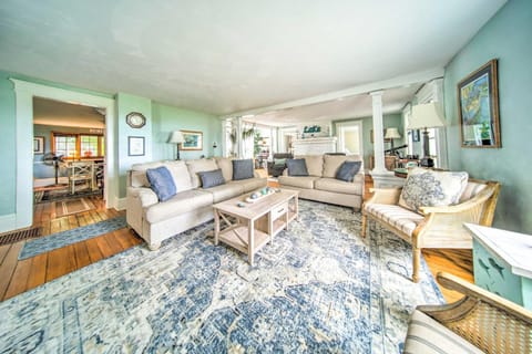 Private Waterfront Lake Erie Home with BBQ Patio House in Lake Erie