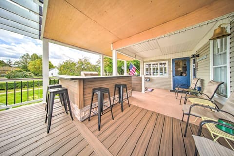 Private Waterfront Lake Erie Home with BBQ Patio House in Lake Erie