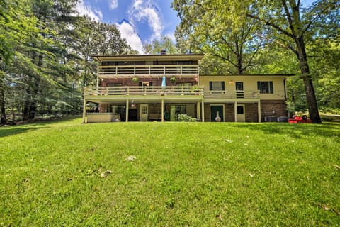 Waterfront Lake Barkley Home with Deck and Fire Pit! House in Lake Barkley