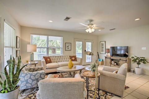 The Palm Bay St Louis Home - Walk to Beach! House in Waveland