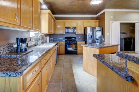 Private Fishing Pier and Gulf Fun! Dickinson Retreat House in San Leon