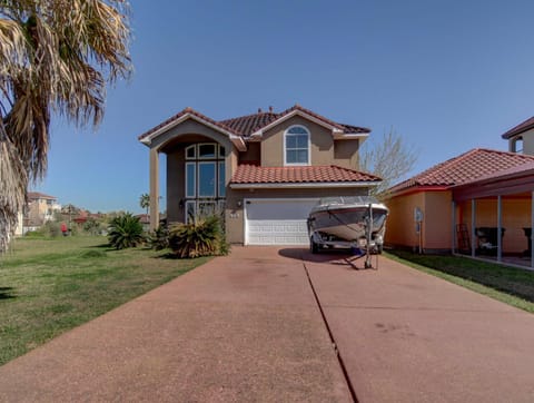 Private Fishing Pier and Gulf Fun! Dickinson Retreat House in San Leon