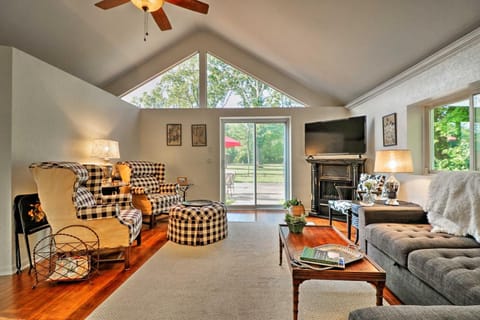 Ottawa Lake Home with BBQ and Patio, 15 Mi to Toledo House in Ohio