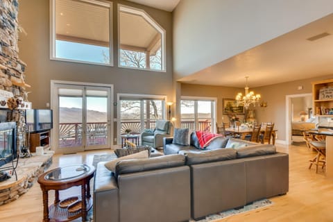 Sky Valley Home with Mtn View, 5 Mi to Rabun Bald! House in Sky Valley