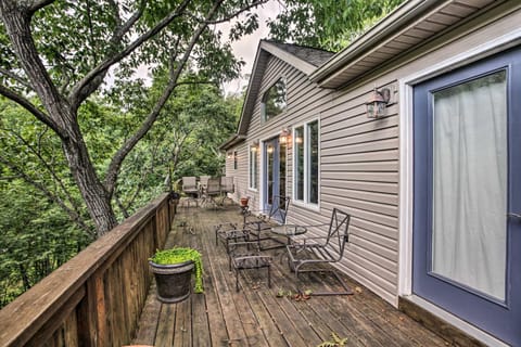 Resort Home on Mountain Golf Course with Deck and View House in Massanutten