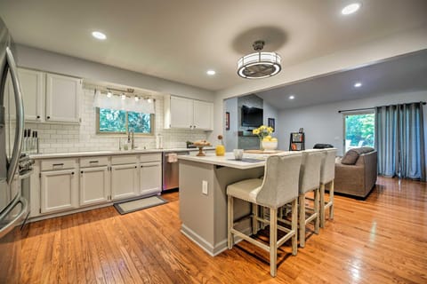 Less Than 2 Mi to the Big House Family-Friendly Home! House in Ann Arbor