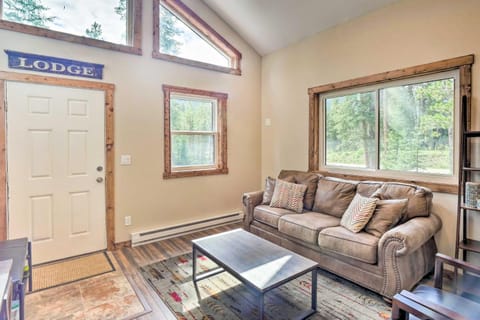 5 Mi to Ski Resort Mtn-View Breck Home with Hot Tub House in Blue River