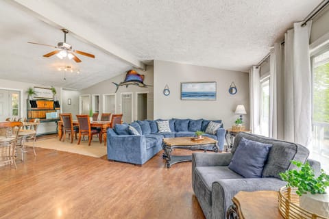 Deck and Table Rock Lake View Shell Knob Escape! House in Shell Knob