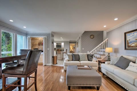 Stay Above it All! Modern Home on Missionary Ridge House in East Ridge