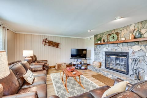 Newly Renovated Sky Valley Condo with Mtn Views Apartment in Sky Valley