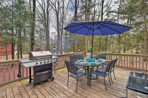 Deck and Fire Pit Cozy Pocono Mountain Home House in Hickory Run State Park