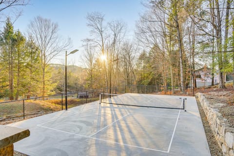 Hot Tub, Grill and Mtn Views! Benezette Cabin Cabin in Allegheny River