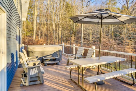 Hot Tub, Grill and Mtn Views! Benezette Cabin Cabin in Allegheny River