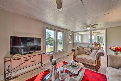 Porch, Fire Pit and Grill Blue Ridge Mtn Cottage! House in Caldwell
