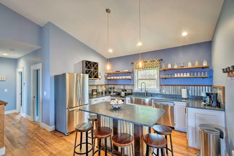 Hiawassee Home with Views Less Than 1 Mi to Lake Chatuge House in Chatuge Lake