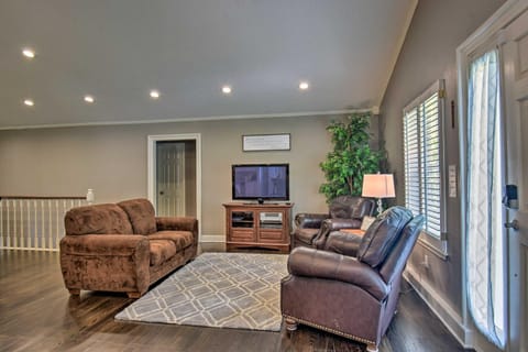 Lakefront Home with Private Dock in Hot Springs! House in Piney