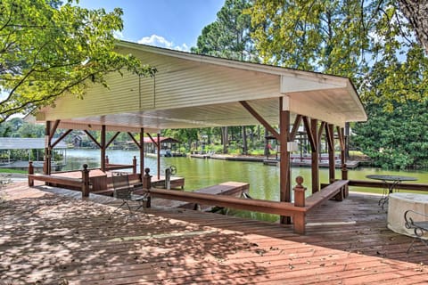 Lakefront Home with Private Dock in Hot Springs! House in Piney