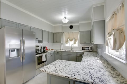 Charming Cottage with Mississippi River Views! House in Natchez