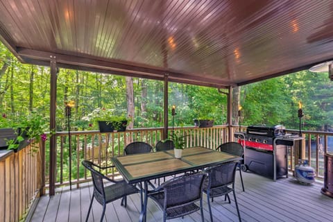 Slopes, Trails and More! Beech Mountain Home with Deck House in Beech Mountain