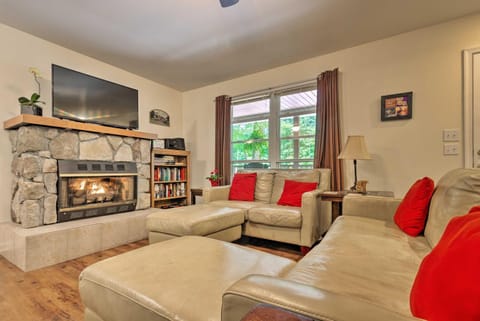 Slopes, Trails and More! Beech Mountain Home with Deck House in Beech Mountain