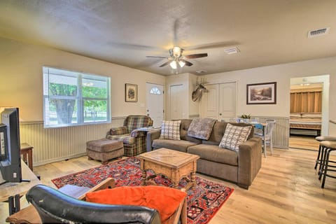 Utopia Family Home, 2 Blocks to Utopia Park! House in Utopia