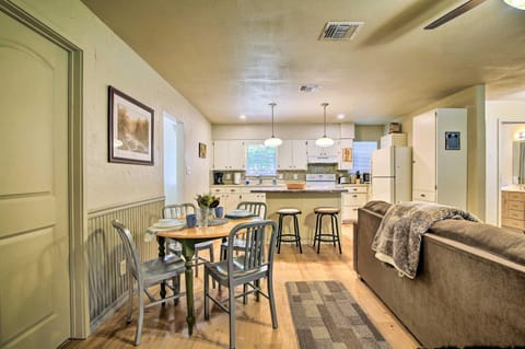 Utopia Family Home, 2 Blocks to Utopia Park! House in Utopia