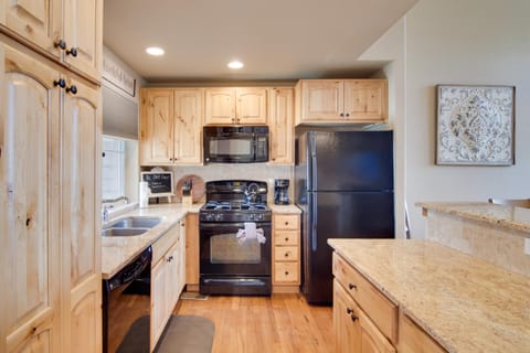 Winter Park Chalet with Hot Tub and Free Shuttle! House in Fraser